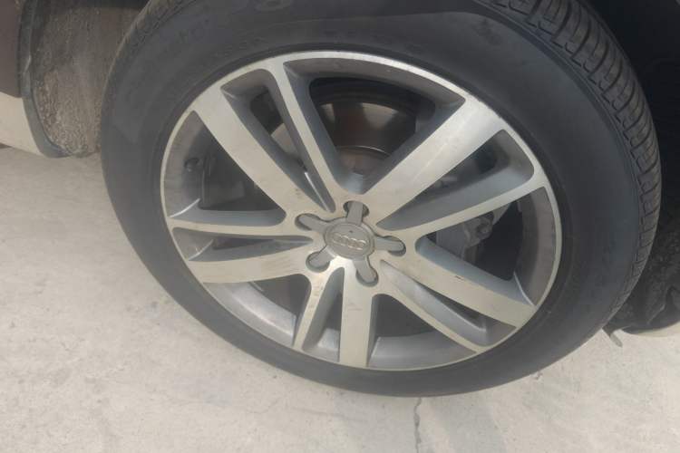 Used Audi Q7 2015 40 TFSI Collector's Edition Right Front Wheel Hub