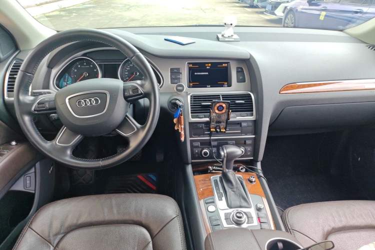 Used Audi Q7 2015 35 TFSI Ambition Edition Center Console