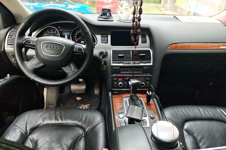 Used Audi Q7 2015 35 TFSI Ambition Edition Center Console