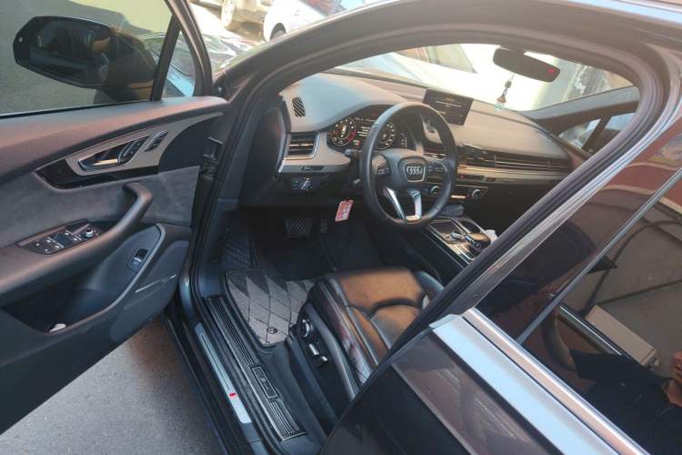 Used Audi Q7  Driver Seat