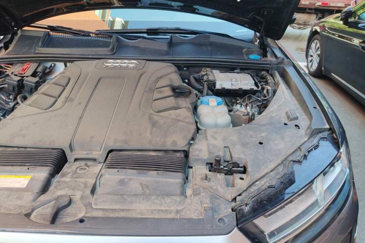 Used Audi Q7  Engine Bay Left