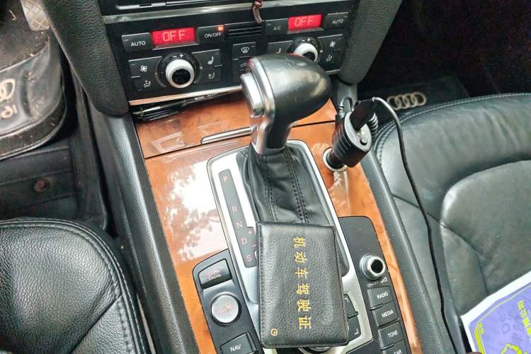 Used Audi Q7 2015 35 TFSI Ambition Edition Gear Lever