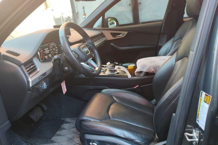 Used Audi Q7  Left Front Seat