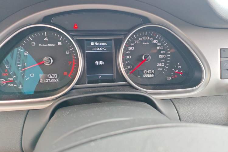 Used Audi Q7 2015 35 TFSI Ambition Edition Odometer Close Up