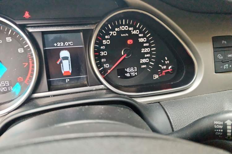 Used Audi Q7 2015 35 TFSI Ambition Edition Odometer Close Up