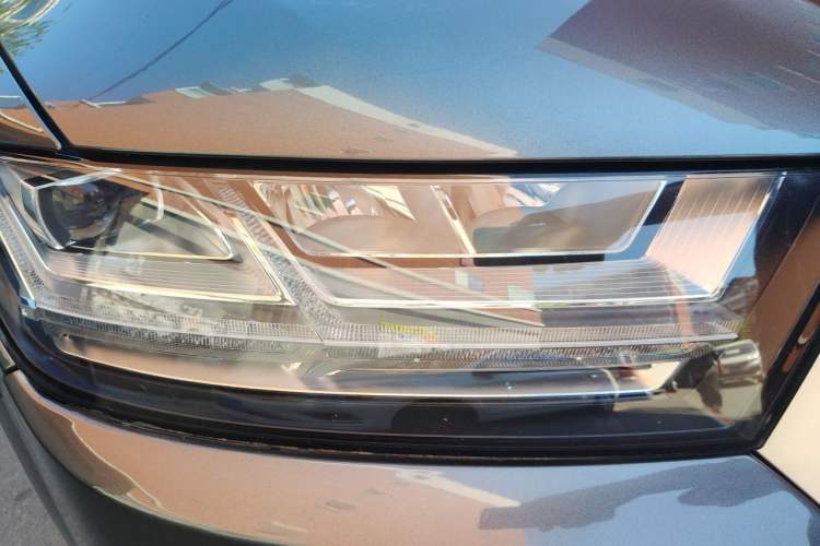 Used Audi Q7  Right Front Headlight