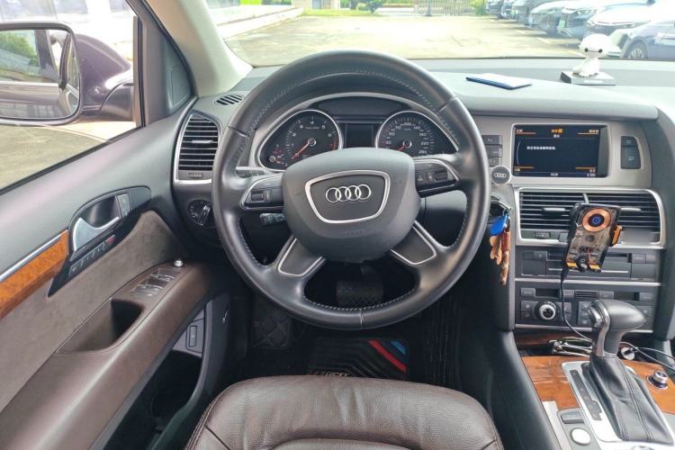 Used Audi Q7 2015 35 TFSI Ambition Edition Steering Wheel