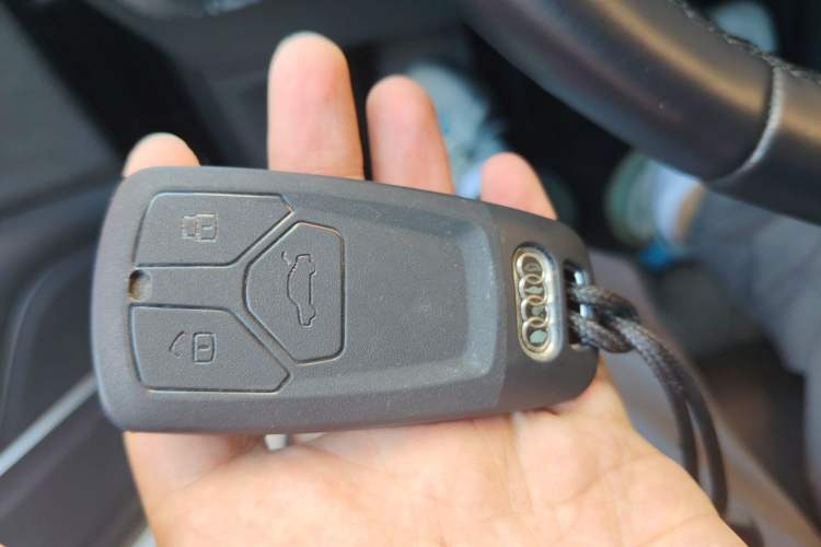 Used Audi Q7  Vehicle Key