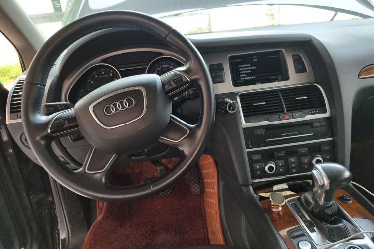 Used Audi Q7 2015 35 TFSI Ambition Edition Center Console
