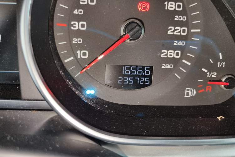 Used Audi Q7 2015 35 TFSI Ambition Edition Odometer Close Up