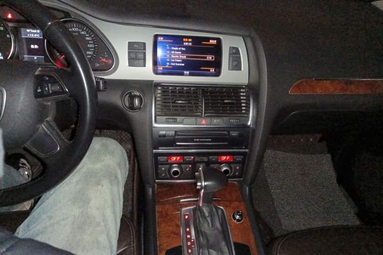 Used Audi Q7 2015 35 TFSI Sport Edition Audio And AC Panel