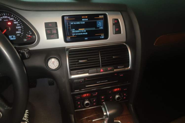 Used Audi Q7 2015 35 TFSI Sport Edition Audio And AC Panel
