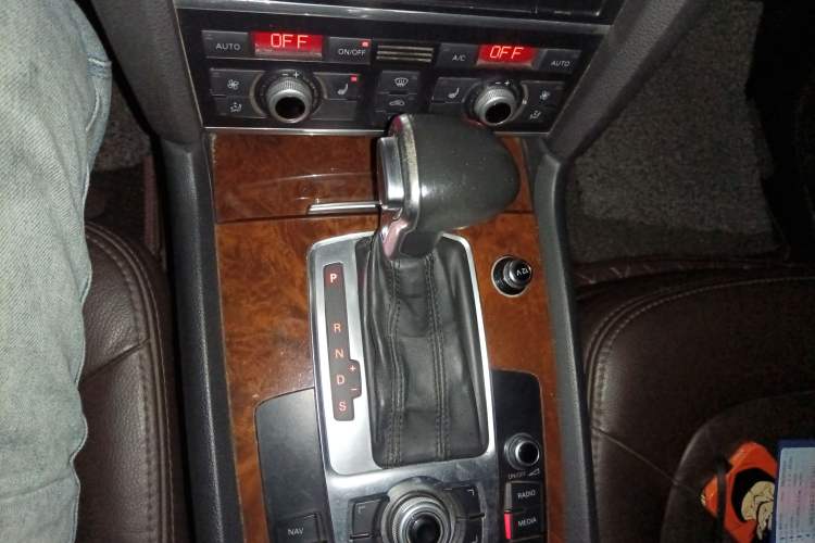 Used Audi Q7 2015 35 TFSI Sport Edition Gear Lever