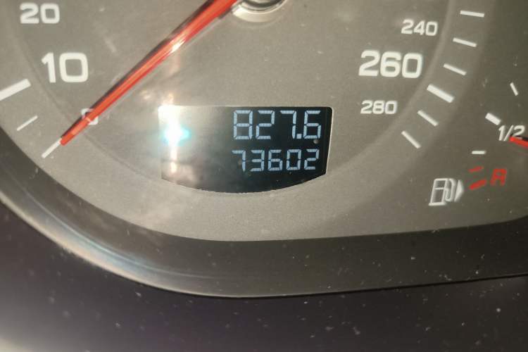 Used Audi Q7 2015 35 TFSI Sport Edition Odometer Close Up
