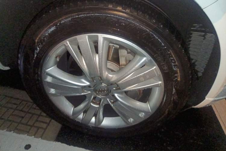 Used Audi Q7 2015 35 TFSI Sport Edition Right Front Wheel Hub