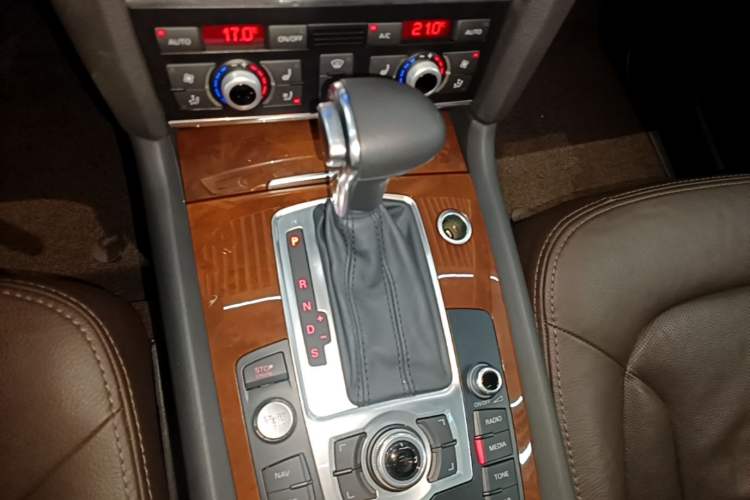 Used Audi Q7 2015 35 TFSI Ambition Edition Gear Lever