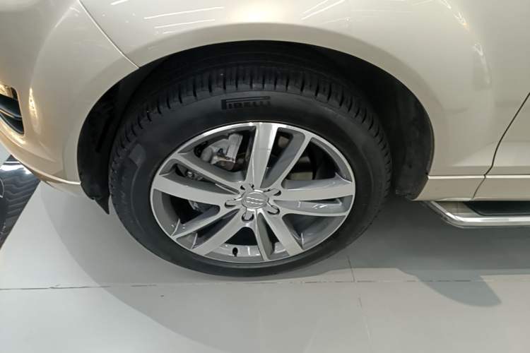 Used Audi Q7 2015 35 TFSI Ambition Edition Left Front Wheel Hub