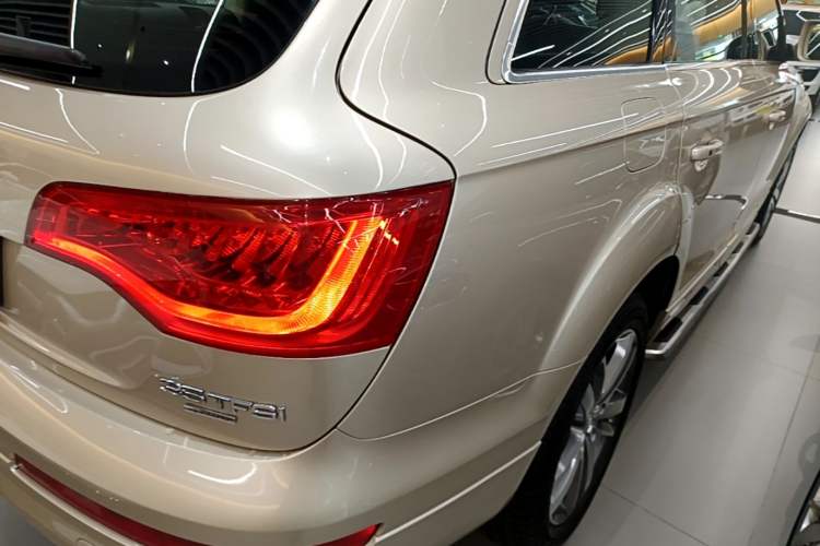 Used Audi Q7 2015 35 TFSI Ambition Edition Rear Right 45 Deg