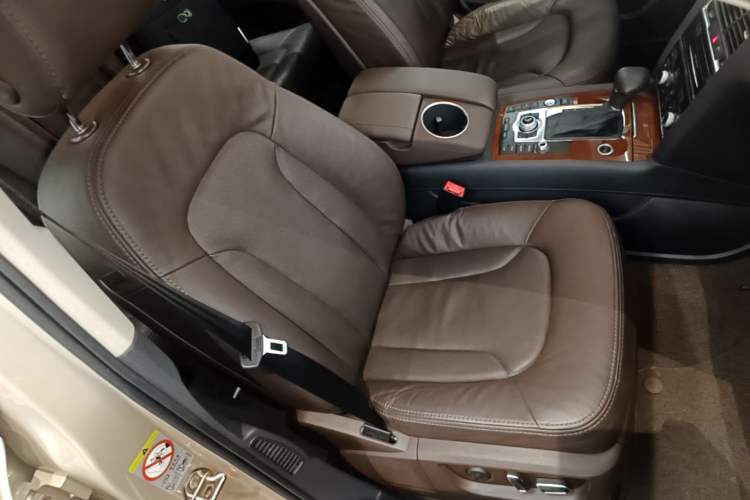 Used Audi Q7 2015 35 TFSI Ambition Edition Right Front Seat
