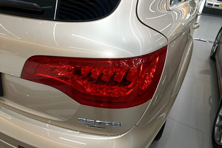 Used Audi Q7 2015 35 TFSI Ambition Edition Right Rear Taillight
