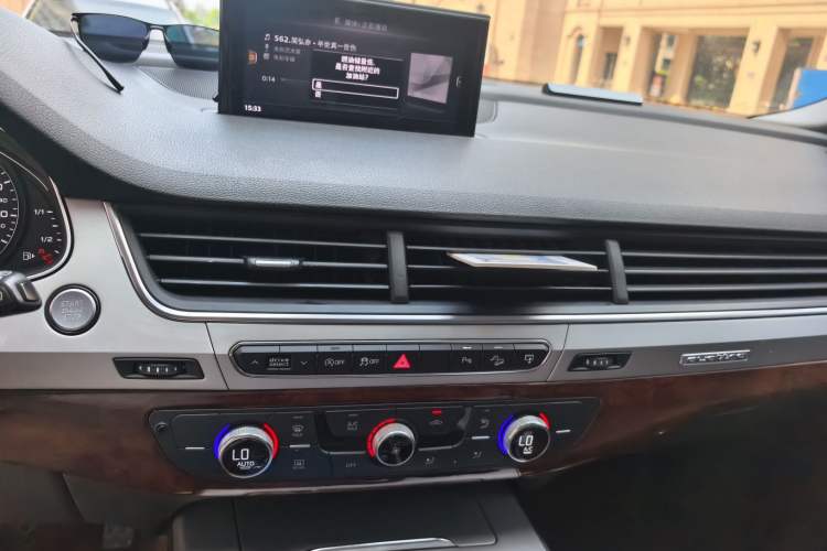 Used Audi Q7 2016 40 TFSI Comfort Model Audio And AC Panel