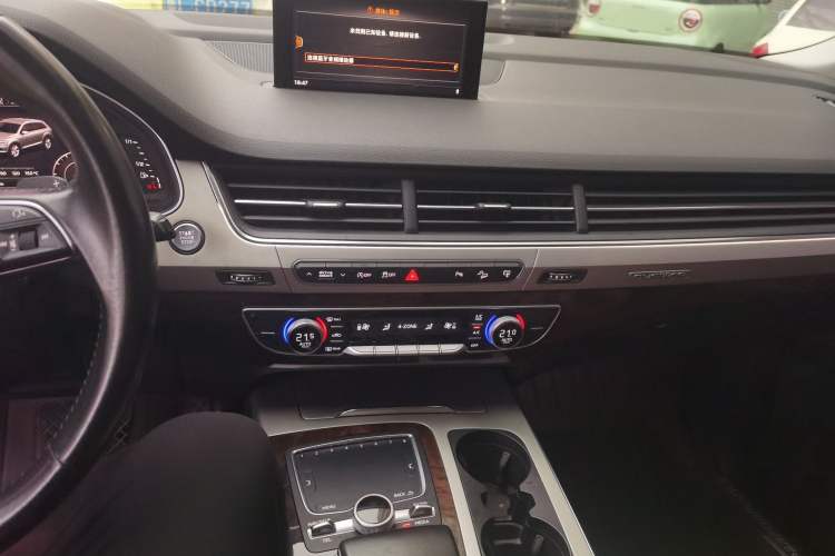 Used Audi Q7 2016 45 TFSI Technology Edition Audio And AC Panel