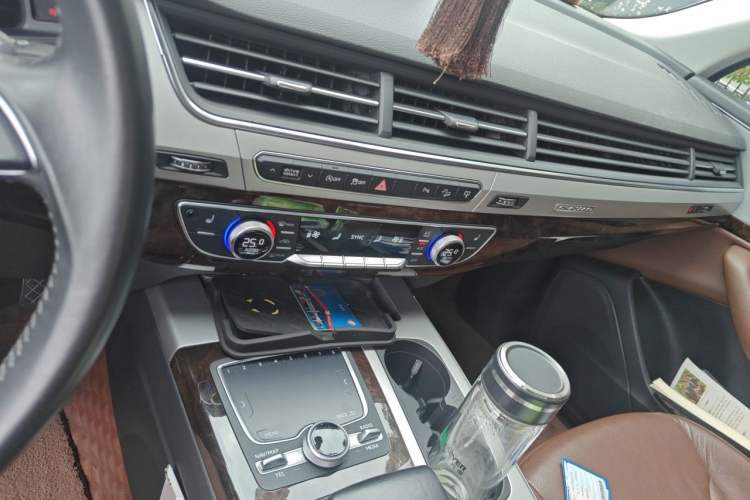 Used Audi Q7 2016 45 TFSI Technology Edition Audio And AC Panel