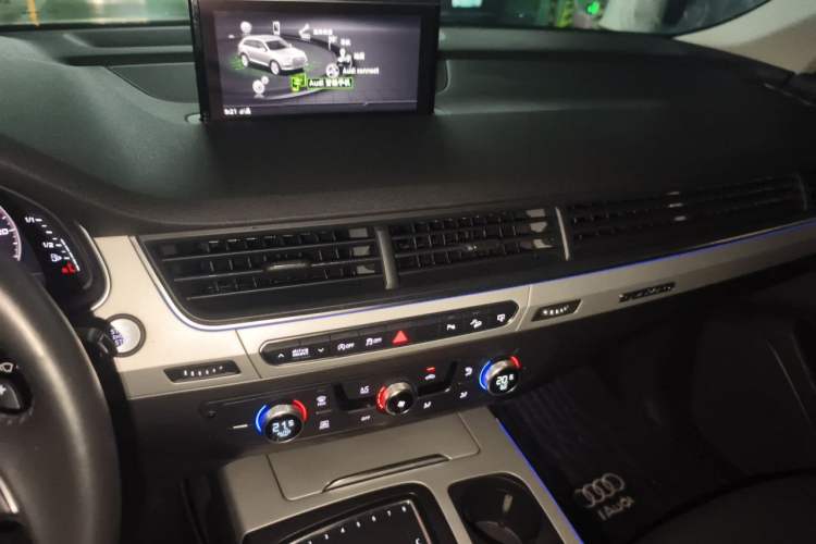Used Audi Q7 2016 40 TFSI Comfort Model Audio And AC Panel