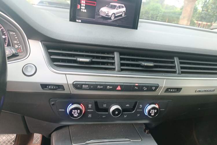 Used Audi Q7 2016 40 TFSI Comfort Model Audio And AC Panel