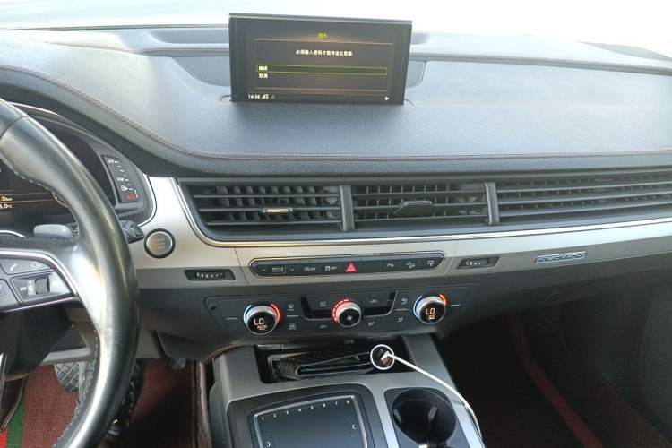 Used Audi Q7 2016 45 TFSI Technology Edition Audio And AC Panel