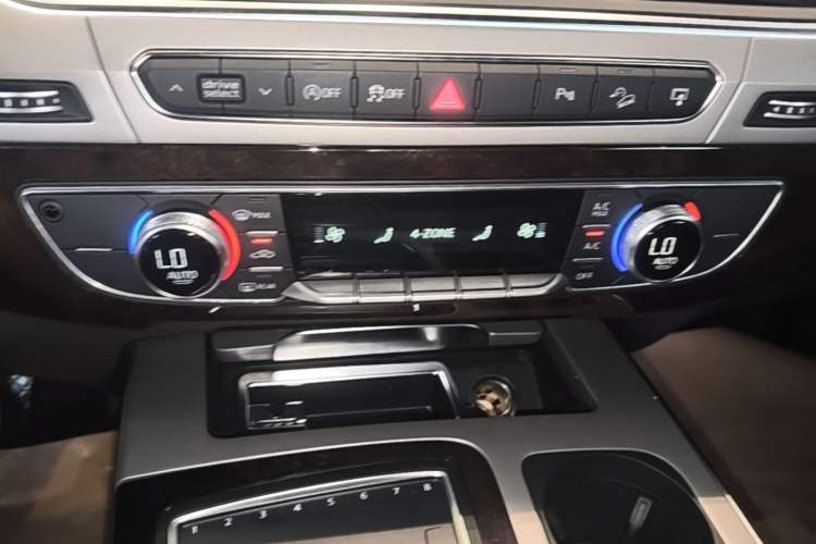 Used Audi Q7 2016 45 TFSI Technology Edition Audio And AC Panel