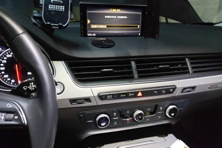 Used Audi Q7 2016 40 TFSI Comfort Model Audio And AC Panel