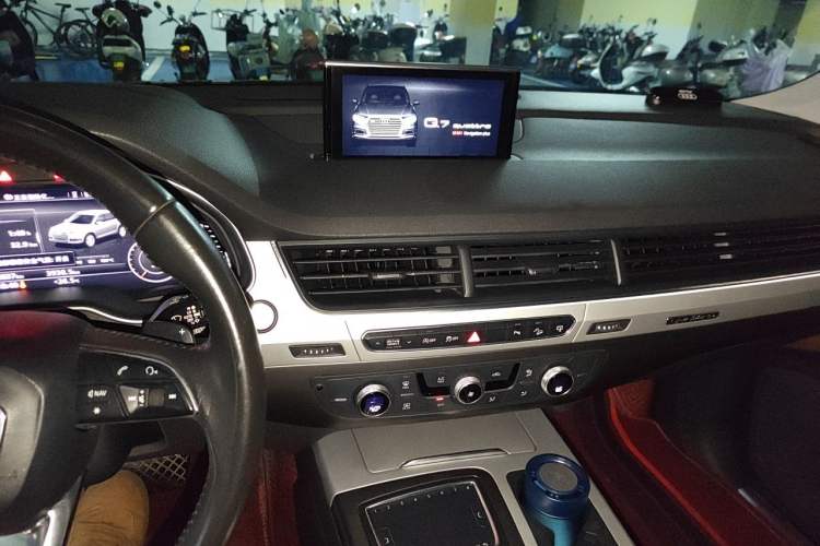 Used Audi Q7 2016 45 TFSI Technology Edition Audio And AC Panel
