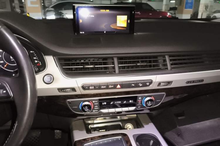 Used Audi Q7 2016 45 TFSI S line Sport Edition Audio And AC Panel
