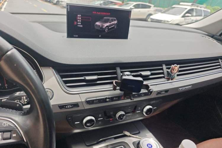 Used Audi Q7 2016 40 TFSI Comfort Model Audio And AC Panel