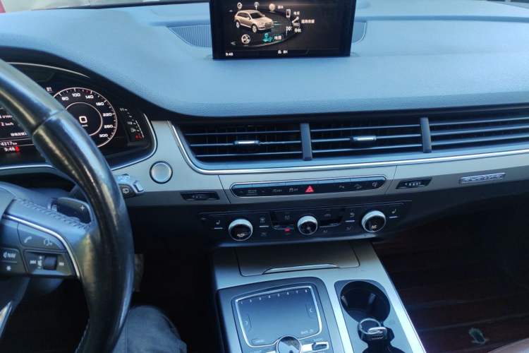 Used Audi Q7 2016 40 TFSI Comfort Model Audio And AC Panel