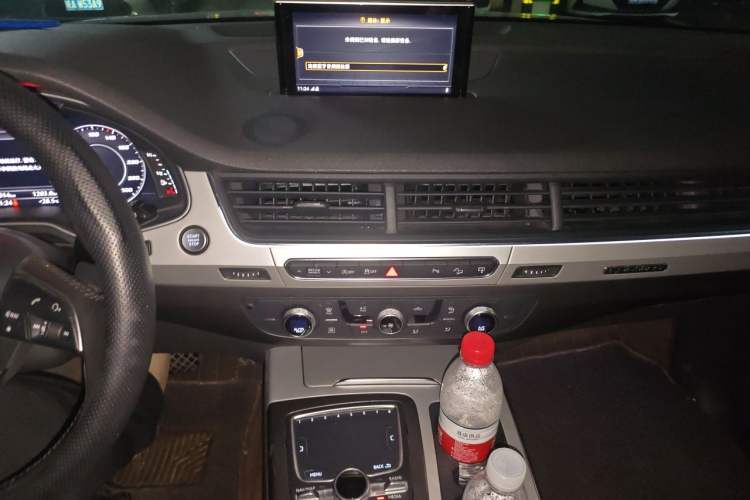 Used Audi Q7 2016 45 TFSI Technology Edition Audio And AC Panel