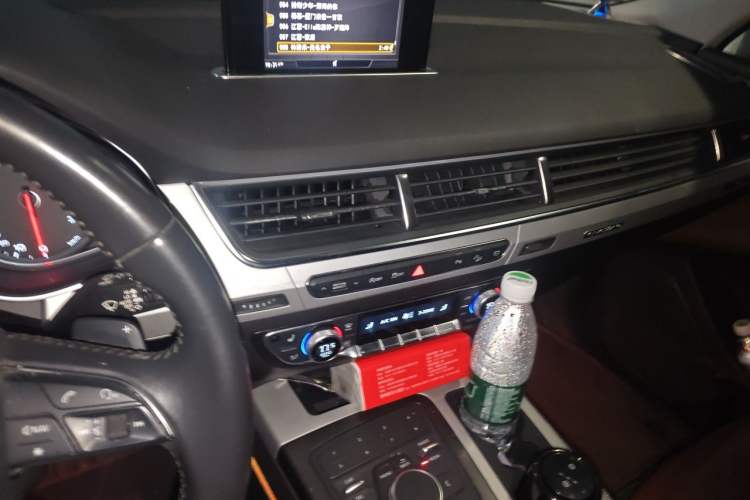 Used Audi Q7 2016 40 TFSI Comfort Model Audio And AC Panel