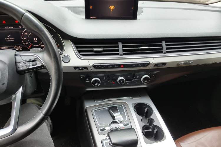 Used Audi Q7 2016 40 TFSI Comfort Model Audio And AC Panel