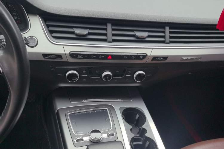 Used Audi Q7 2016 40 TFSI S line Sport Edition Audio And AC Panel