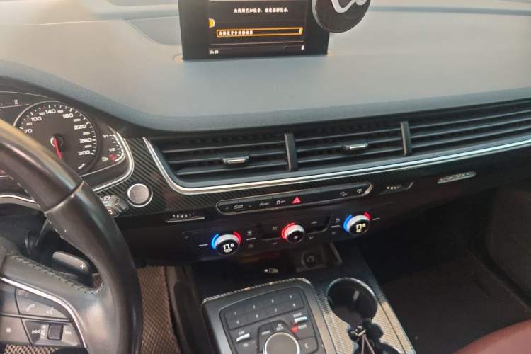 Used Audi Q7 2016 40 TFSI Comfort Model Audio And AC Panel