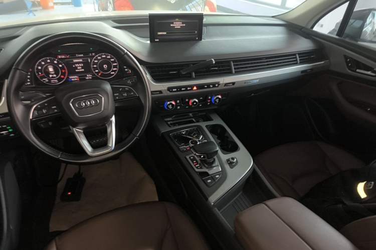 Used Audi Q7 2016 45 TFSI Technology Edition Audio And AC Panel