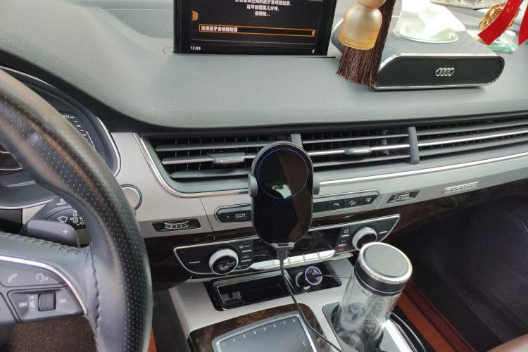 Used Audi Q7 2016 45 TFSI Technology Edition Audio And AC Panel
