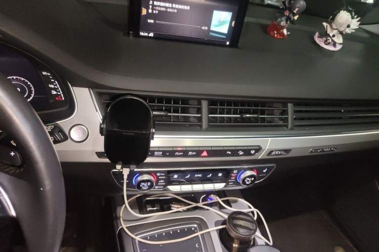Used Audi Q7 2016 40 TFSI S line Sport Edition Audio And AC Panel