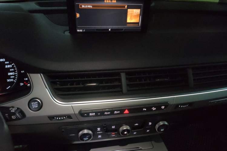 Used Audi Q7 2016 40 TFSI Comfort Model Audio And AC Panel