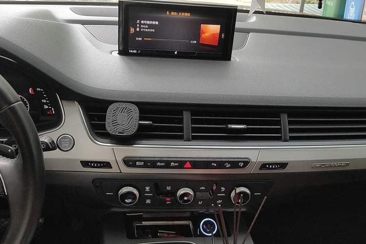 Used Audi Q7 2016 40 TFSI S line Sport Edition Audio And AC Panel