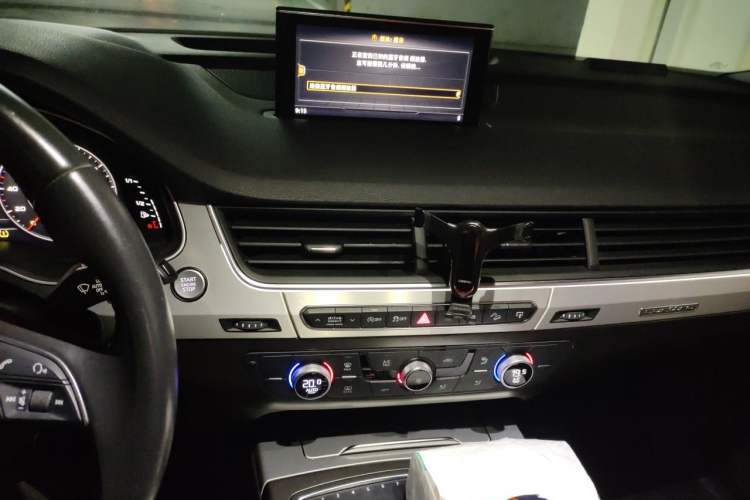 Used Audi Q7 2016 40 TFSI S line Sport Edition Audio And AC Panel