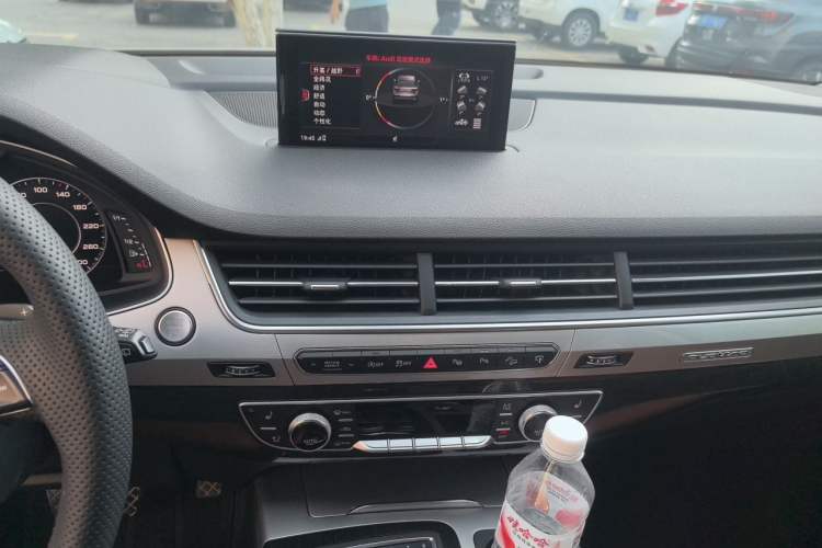 Used Audi Q7 2016 45 TFSI S line Prestige Edition Audio And AC Panel
