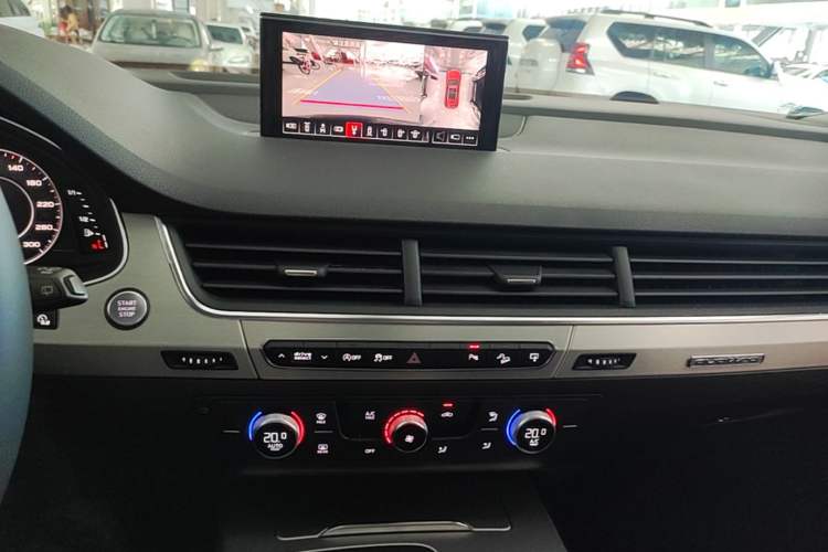 Used Audi Q7 2016 40 TFSI Comfort Model Audio And AC Panel