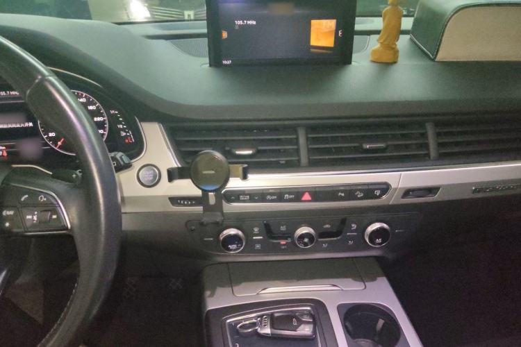 Used Audi Q7 2016 45 TFSI Technology Edition Audio And AC Panel